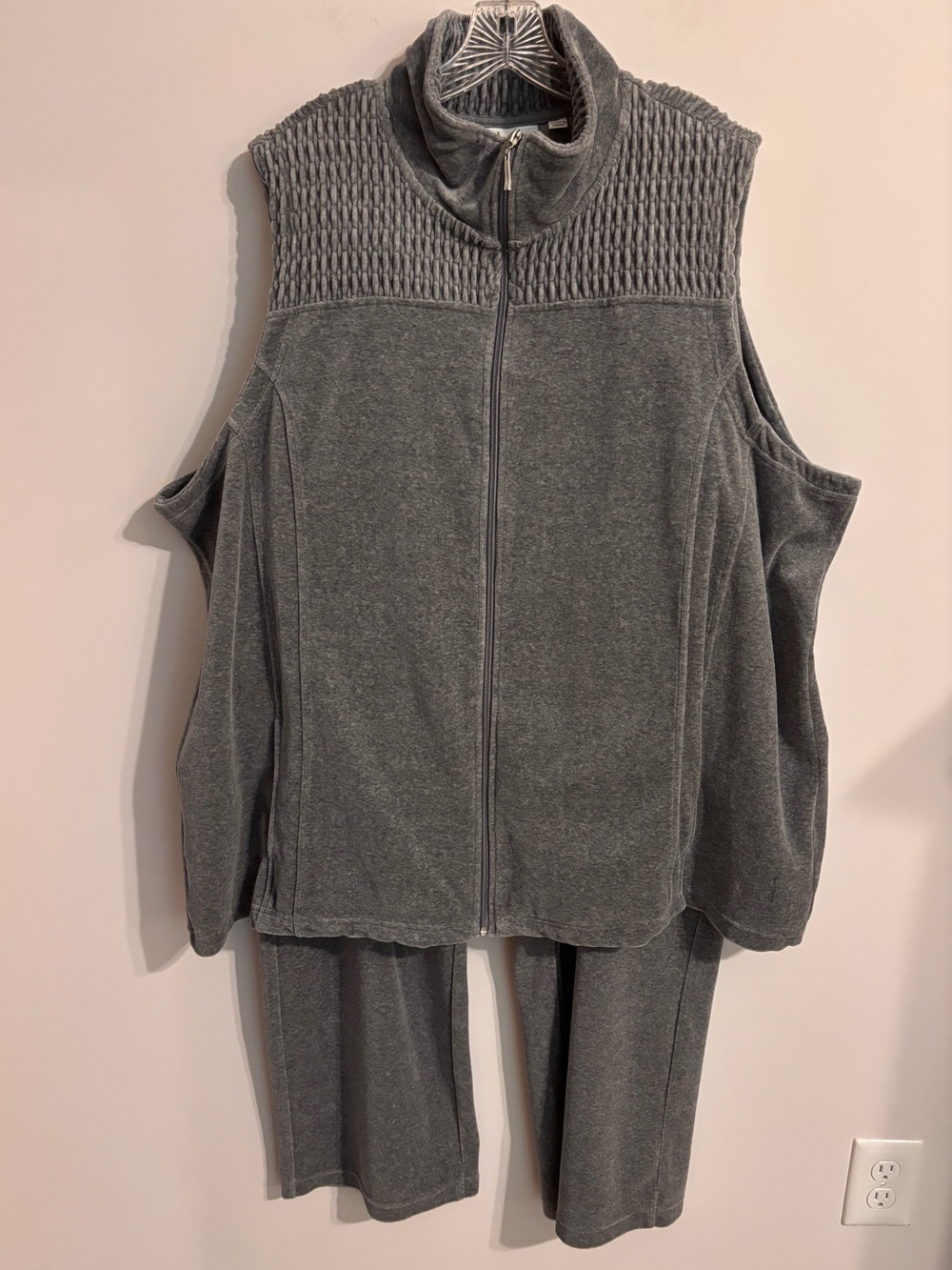 D & Co. Active EUC Gray Velour zip vest & pant Set